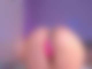 Live cam show with Curvy Corinne - Latina on Milfs Live | colombia