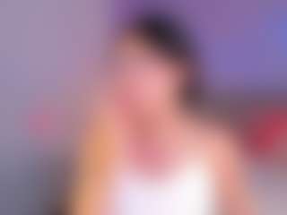 Live cam show with Curvy Corinne - Natural on TeamSkeetLive