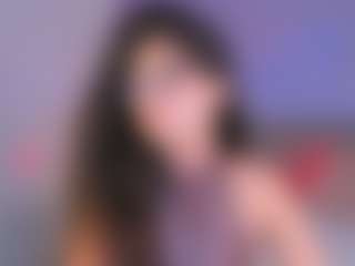 Live cam show with Curvy Corinne - Brown Hair on StripNow