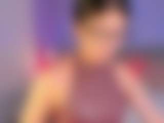 Live cam show with Curvy Corinne - Shaved Pussy on Soda Cam