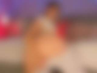 Live cam show with Curvy Corinne - Deepthroat on studioflirtlive.com