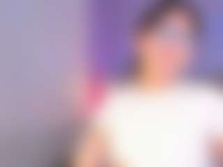 Live cam show with Curvy Corinne - Shaved Pussy Brown Hair on EXY