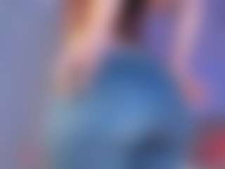 Live cam show with Curvy Corinne - Pretty on liverealitysex.com