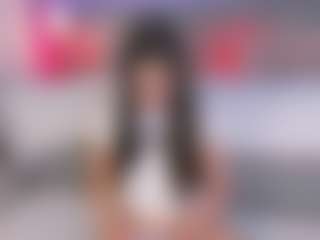 Live cam show with Curvy Corinne - Shaved Pussy on Camsoda