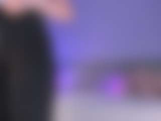 Live cam show with Curvy Corinne - Skinny on EXY