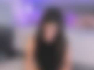 Live cam show with Curvy Corinne - Shaved Pussy on SinfulBabes