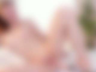 Live cam show with NaomiSunset - Body Massage on CamClone