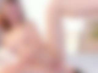 Live cam show with NaomiSunset - Living Room on Streamer API