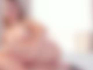 Live cam show with NaomiSunset - Living Room on liverealitysex.com