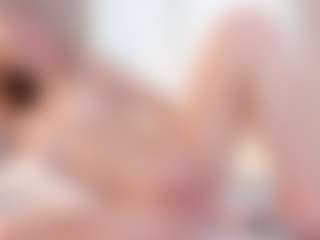 Live cam show with NaomiSunset - Skinny on AdultVida.com
