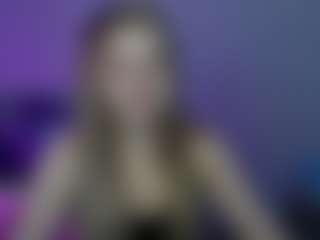 Live cam show with lilyWilliamss - Blue Eyes on googirlz
