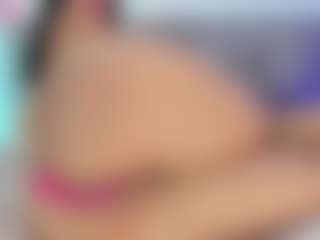 MilliMattell MILF webcam performer live streaming