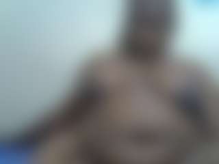Live cam show with Sweetbubbly254 - Middle Aged on SmokeAndPoke