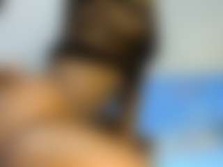 thickpetite's Live Sex Cam Show