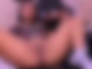 Live cam show with Mia-Gothzx - Living Room on luckytryst.com