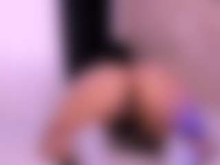 Live cam show with Mia-Gothzx - Athletic Bedroom on luckytryst.com