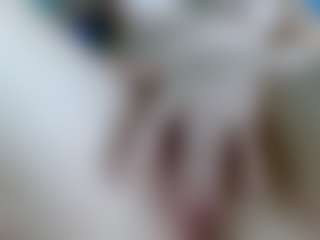 Live cam show with cualquieradulce20 - Fishnets on SpunkLive