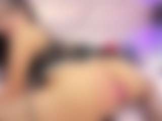 Live cam show with Meredith Rose - Petite on studioflirtlive.com