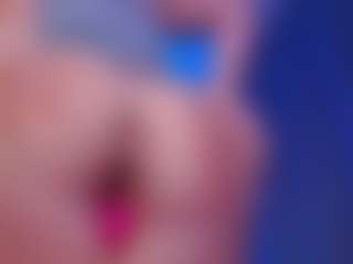Live cam show with SophieeRain - Striptease on Camsoda