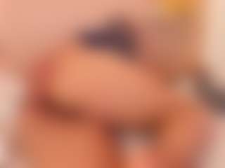 Live cam show with Isa-perez - Black Petite on Camsoda | colombia