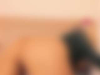 Live cam show with Isa-perez - Petite on milfzrlive.com