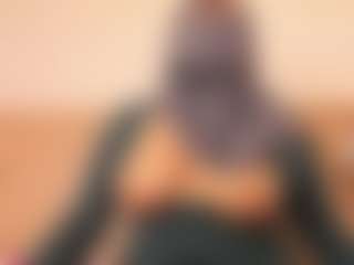 Live cam show with Isa-perez - Cute on madthumbs