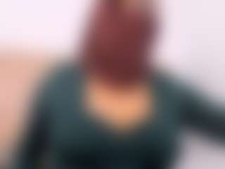 Live cam show with Isa-perez - Skinny MILF on CamwithHer