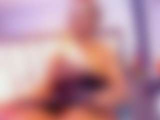 Live cam show with lola-hornei - Fingering on Camsoda