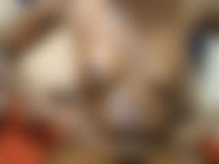 SeismicHill MILF webcam performer live streaming
