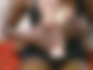 SeismicHill MILF webcam performer live streaming