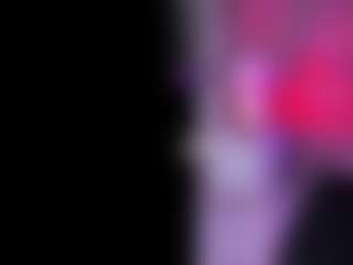 Live cam show with Luna - Flashing on Camming Site