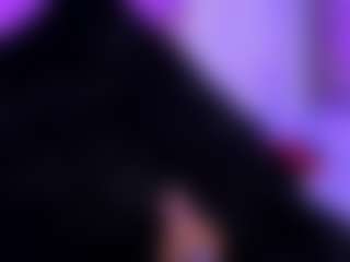 Live cam show with Luna - Shaved Pussy Brown Hair on Fit Hotties
