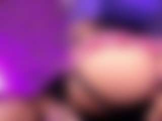 Live cam show with Luna - Camel Toe on CamSodaAdn