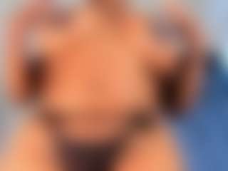 Live cam show with MARA-THOMPSONN - Ebony Blowjob on TeamSkeetLive
