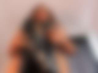 Live cam show with MARA-THOMPSONN - Solo on Camiplay Live