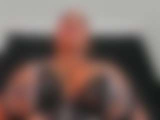 Spettacolo in cam dal vivo con MARA-THOMPSONN - Black Amateur su Camsoda