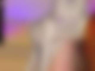 Live cam show with FlamyGold - Green Eyes on hrnylive.com