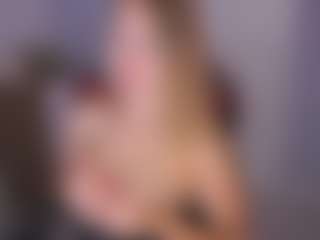Live cam show with DanikaDillan - Mature Young Adult on Hubzter Live