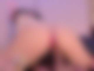 Live cam show with IvannaBellini01 - Bikini on TeamSkeetLive