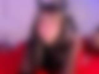 Live cam show with IvannaBellini01 - Oil on SquirtSoMuch