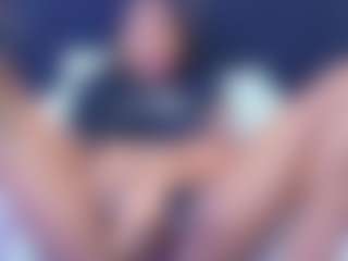 Live cam show with petitelittleebony - Granny on Camversity