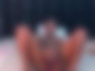 Live cam show with petitelittleebony - Middle Aged on studioflirtlive.com
