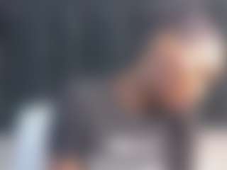 Live cam show with petitelittleebony - Teen (18+) on Chatstar