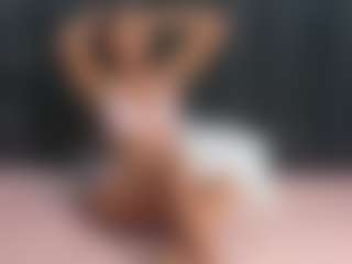 Live cam show with petitelittleebony - Moaning on Milfs Live