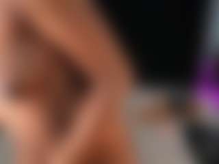Live cam show with petitelittleebony - Squirt on Camsoda