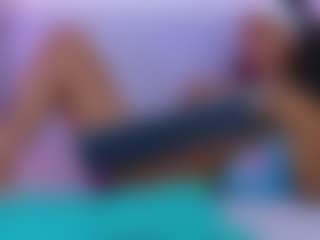 Live cam show with petitelittleebony - Granny on Camsoda