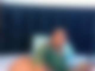 Live cam show with petitelittleebony - Moaning on Camiplay Live