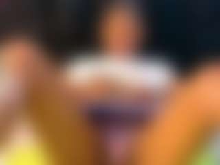 Live cam show with petitelittleebony - Public on Camsoda