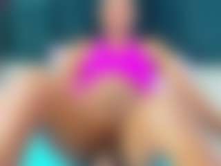 Live cam show with petitelittleebony - Middle Aged on Camsoda