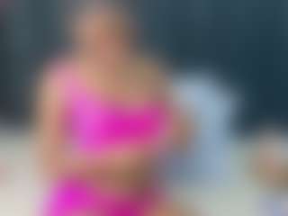 Live cam show with petitelittleebony - Granny on TeamSkeetLive